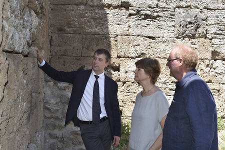 Paestum: adottare le mura in una comunità internazionale