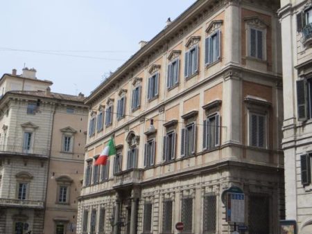 Salernitano si toglie la vita a Palazzo Grazioli: è giallo