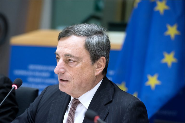 Alla destra e alla sinistra di Draghi