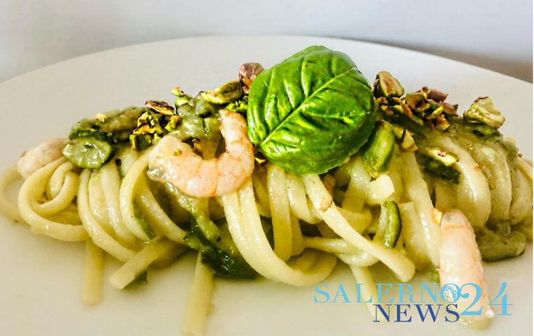 La ricetta del venerdì con lo chef Marianna Sessa: Linguine ai colori della Sicilia con zucchine, gamberi e granella di pistacchio