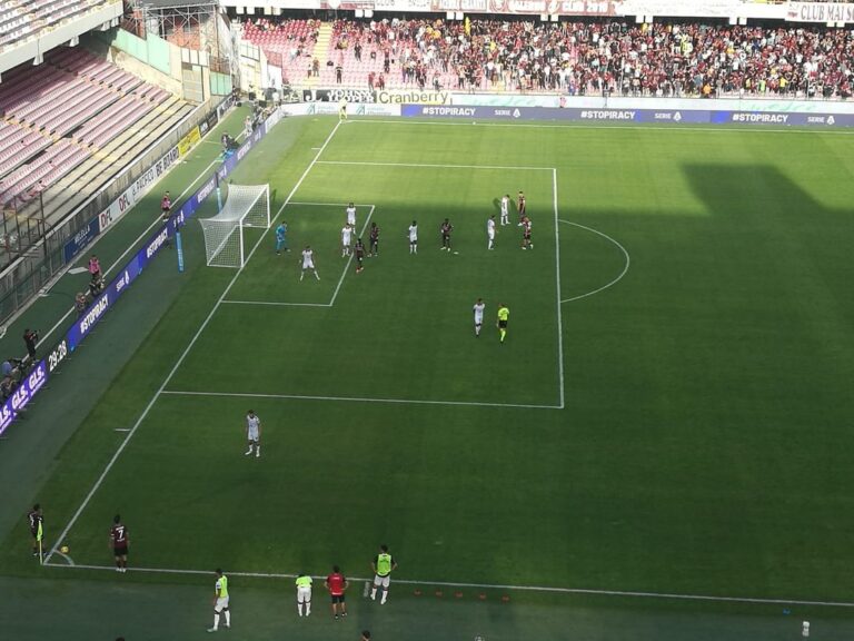Il VAR salva Inzaghi. La Salernitana ritorna al pareggio e ritrova Dia. Cagliari infuriato.